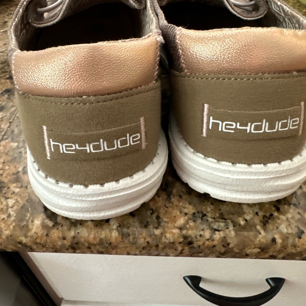 Men’s Hey Dudes size 10 chestnut color. New